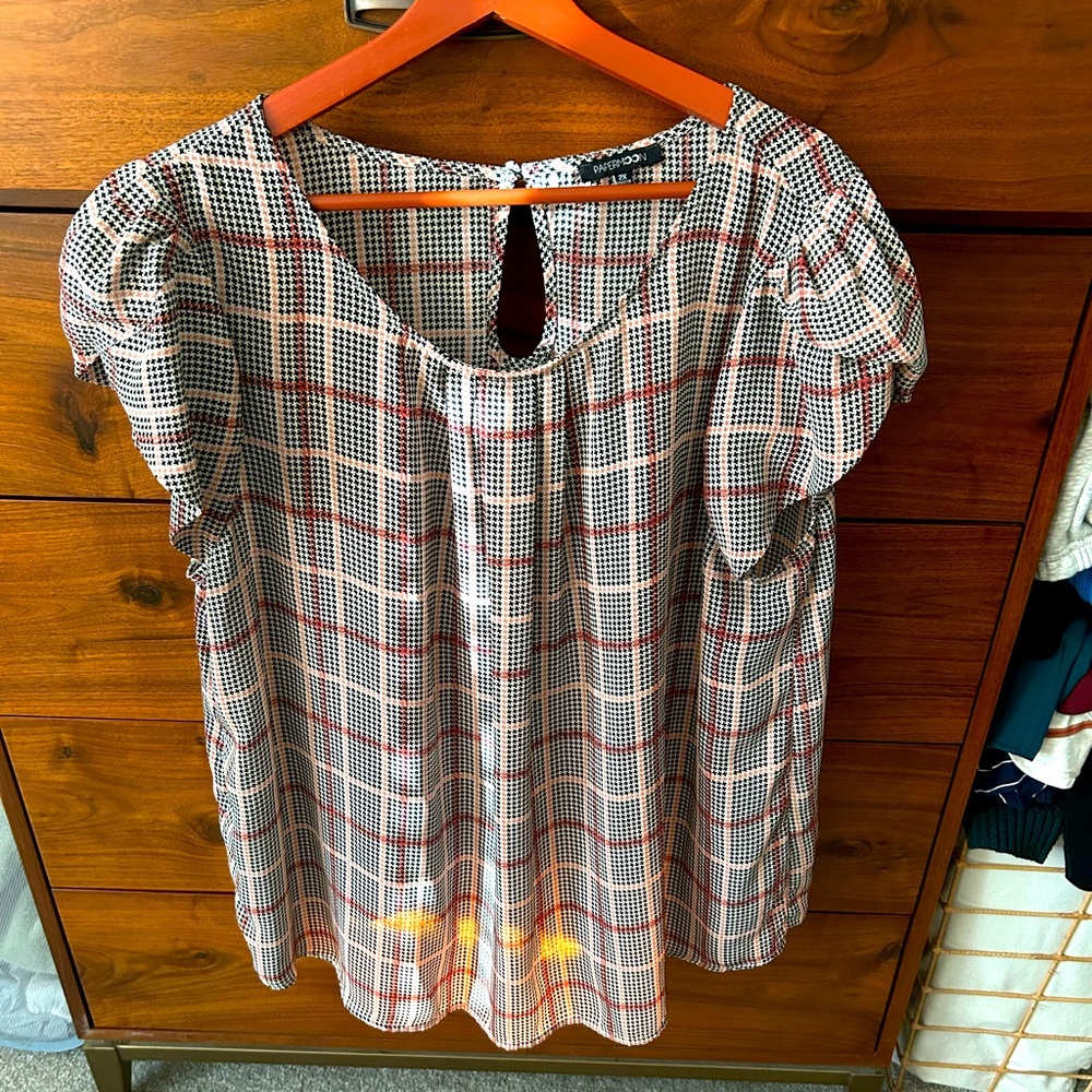 Plus 2x Papermoon short sleeve plaid blouse.